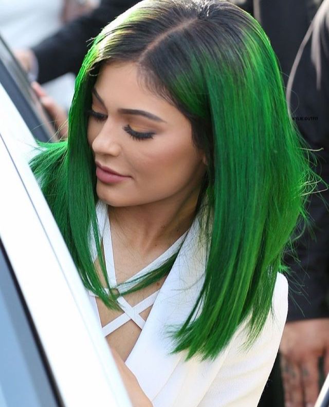Trend: Kylie Jenner with a green lob